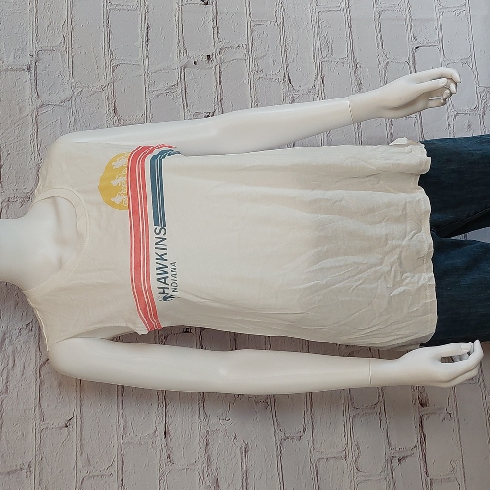 Stranger Things Hawkins 80s Retro Top Sleeveless Tee Shirt M Medium NWOT